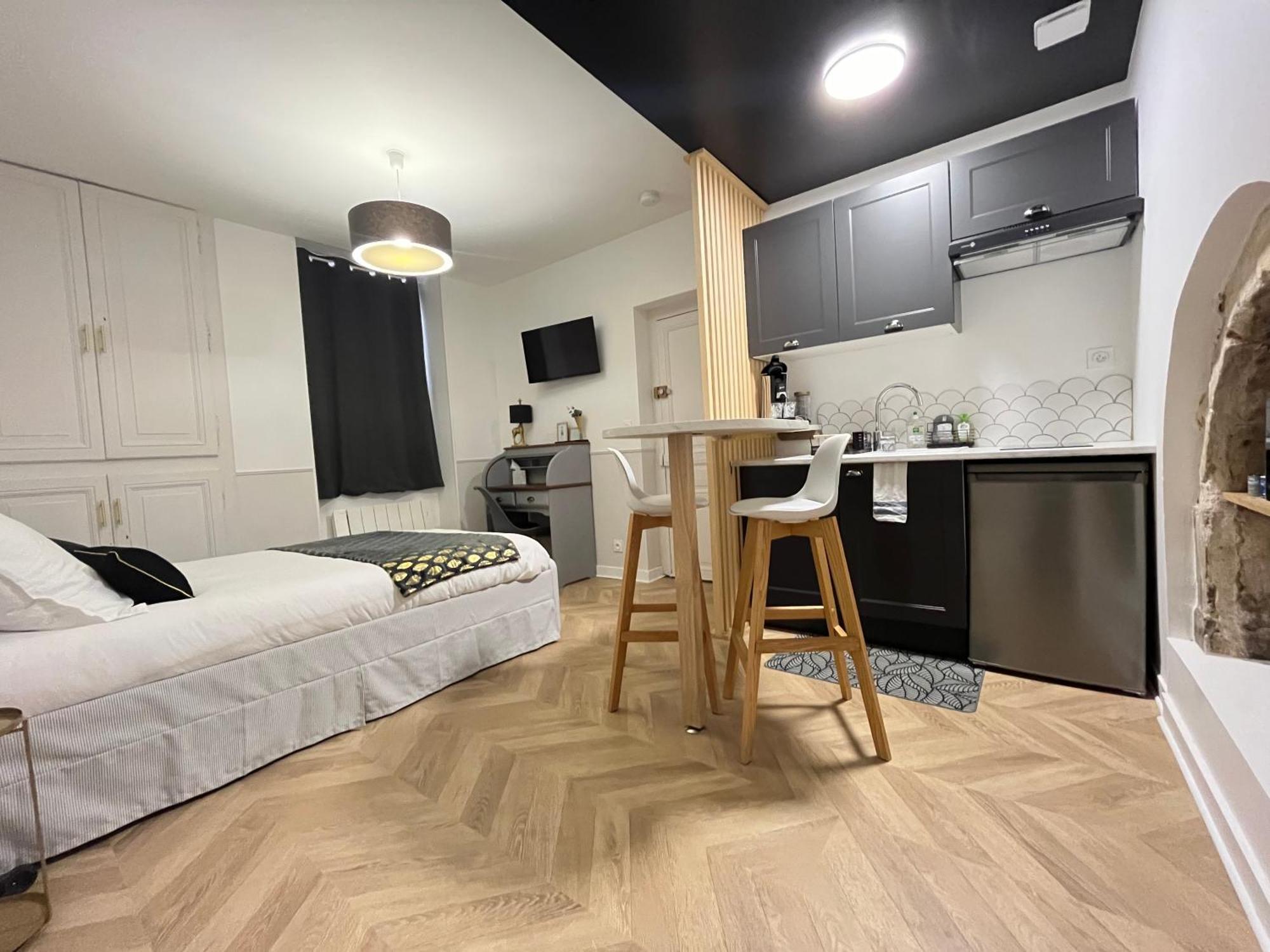 Le Studio Haslay Seraucourt En Plein Coeur De Ville De Bourges - Charme De L Ancien Et Confort Contemporain Room photo